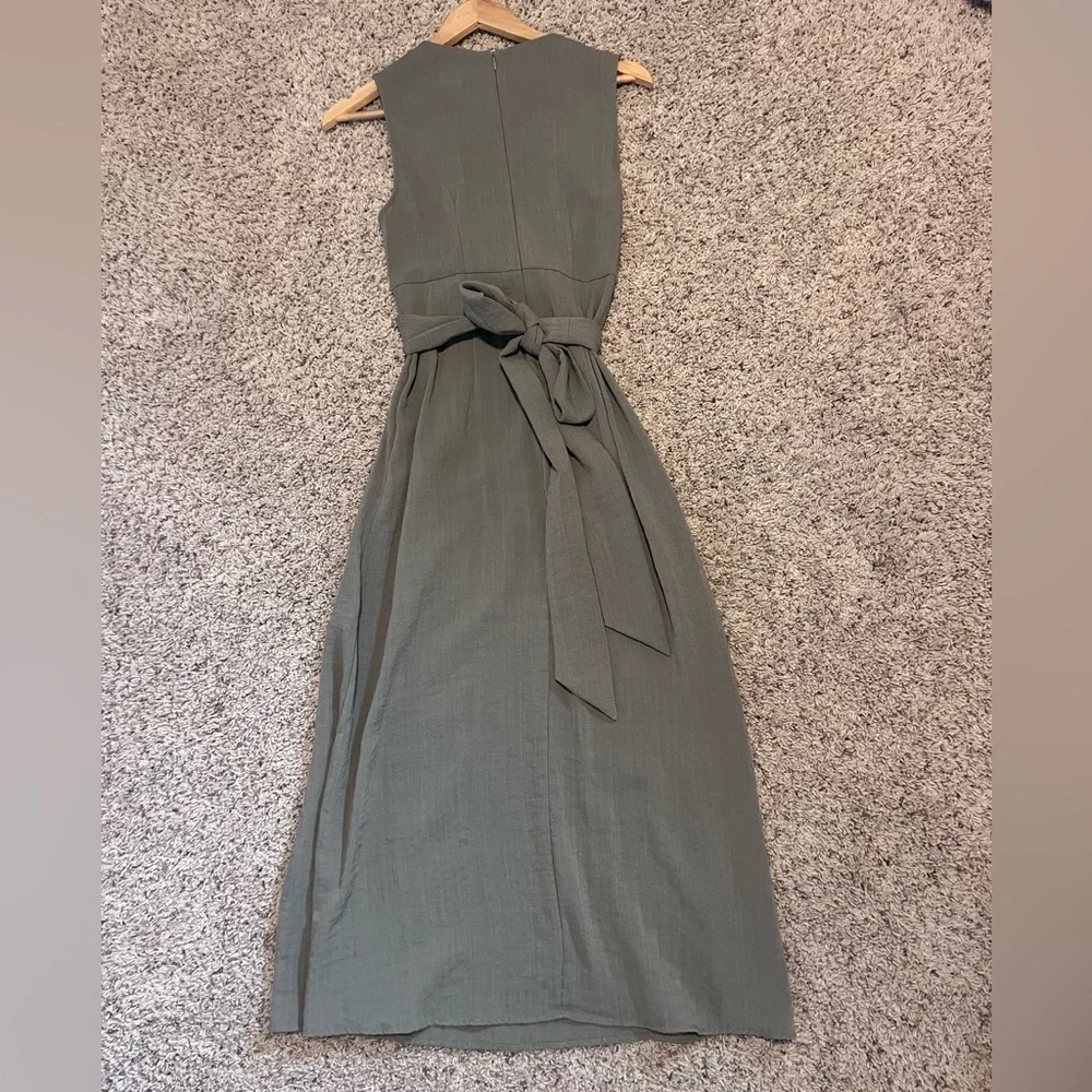 H&M Olive Green Sleeveless Twist-Waist Maxi Dress - Picture 2 of 4